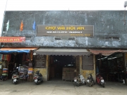 アオザイのオーダーメイドも、ホイアン布市場